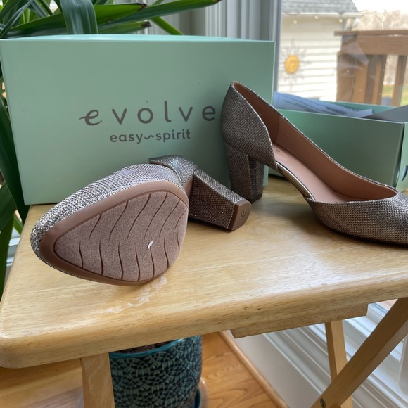 Evolve Juliet Dress Pumps, Size 9.5, Like New/Never Worn - Picture 3 of 4